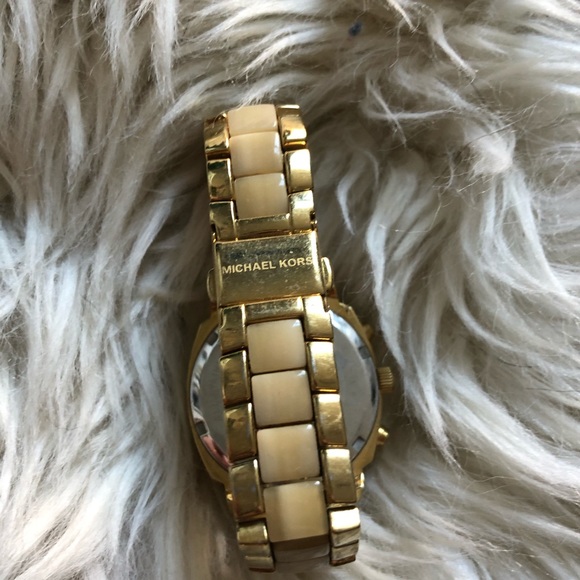 Watch - Picture 2 of 3